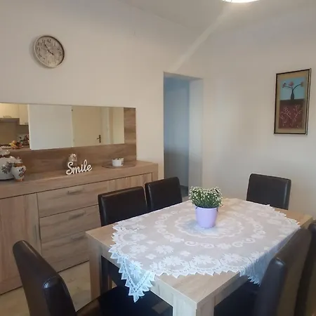 Spacious With Balcony And Mountain Views Near The Sea Apartment *