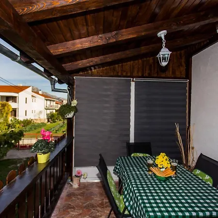 Spacious With Balcony And Mountain Views Near The Sea Apartment *
