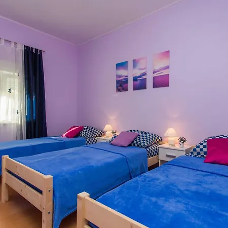 Spacious With Balcony And Mountain Views Near The Sea شقة Kaštela